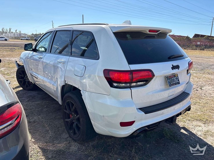 2011-jeep-grand-cherokee-laredo-image-4