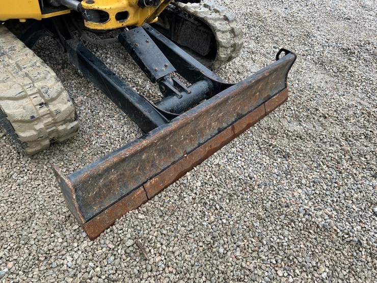 2020-caterpillar-303-image-11