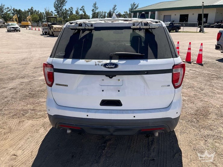 2016-ford-explorer-image-29