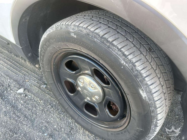 2016-ford-explorer-image-21