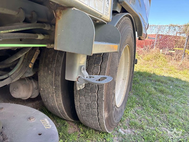 2015-international-durastar-4300-image-18