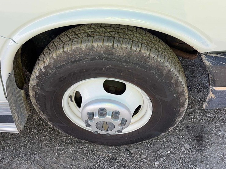 2010-chevrolet-express-3500-image-29