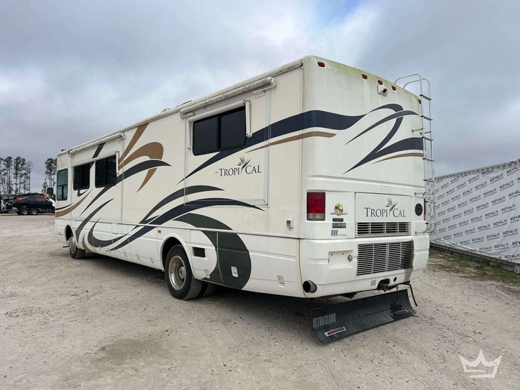 2005-freightliner-tropi-cal-t396-39ft.-class-a-motorhome-image-4