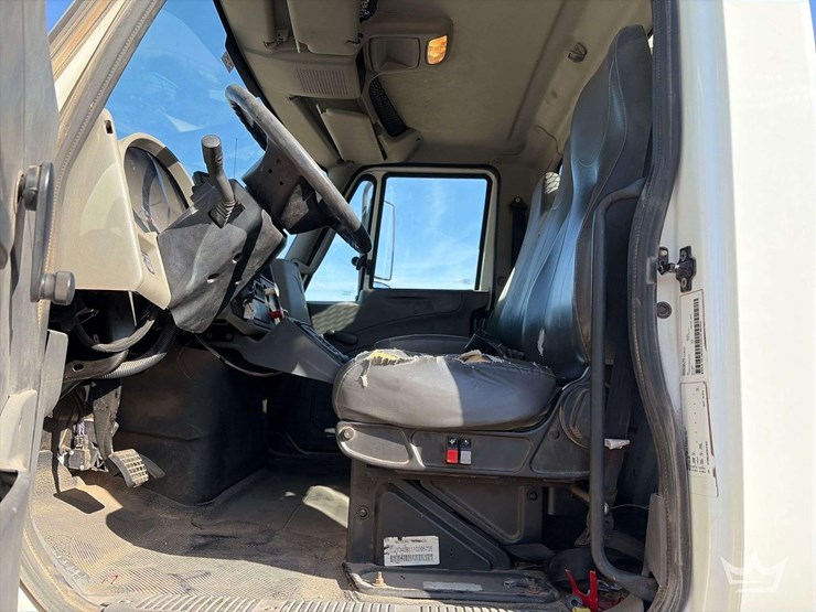 2011-international-durastar-4300-image-25