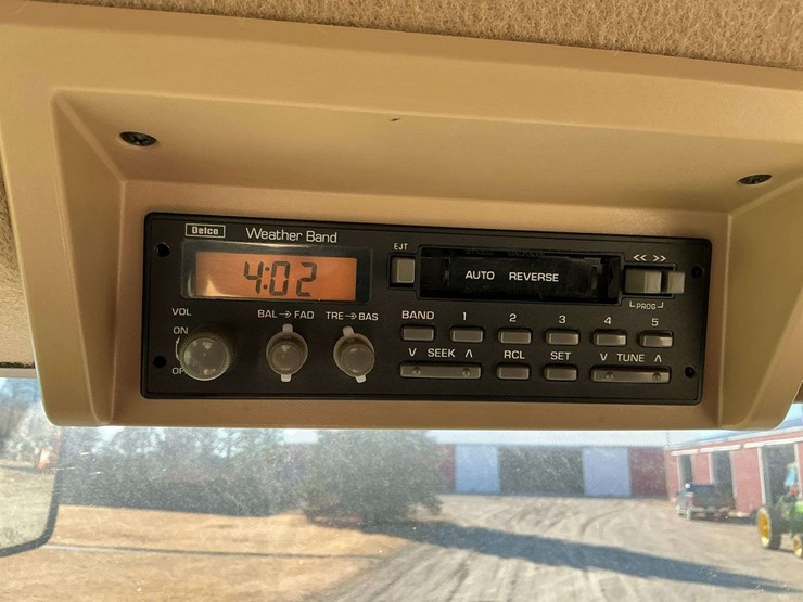 1997-john-deere-8300-image-19