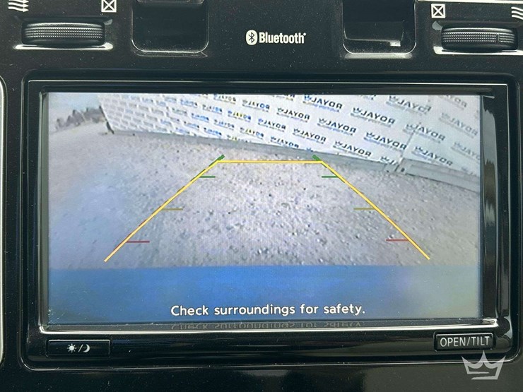 2015-nissan-leaf-hatchback-image-18