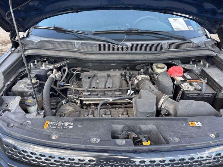 2015-ford-explorer-image-13