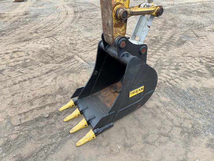 2017-kobelco-sk75sr-3e-image-9