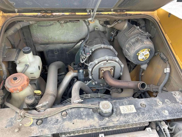 2023-deere-317g-image-8