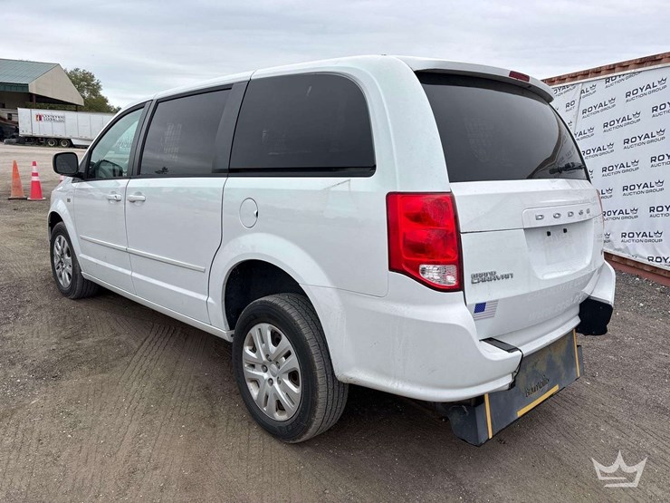 2014-dodge-caravan-image-4