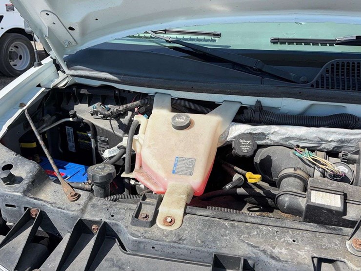 2010-chevrolet-express-3500-image-9