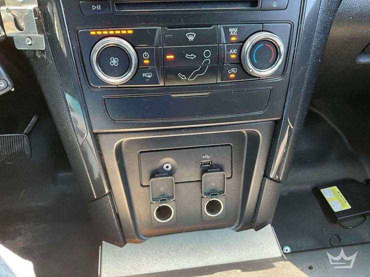 2016-ford-explorer-image-17