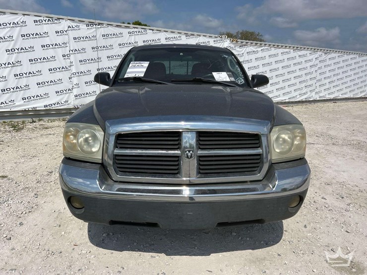 2005-dodge-dakota-image-25