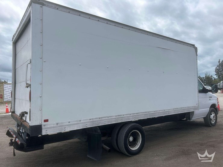 2012-ford-e350-image-3