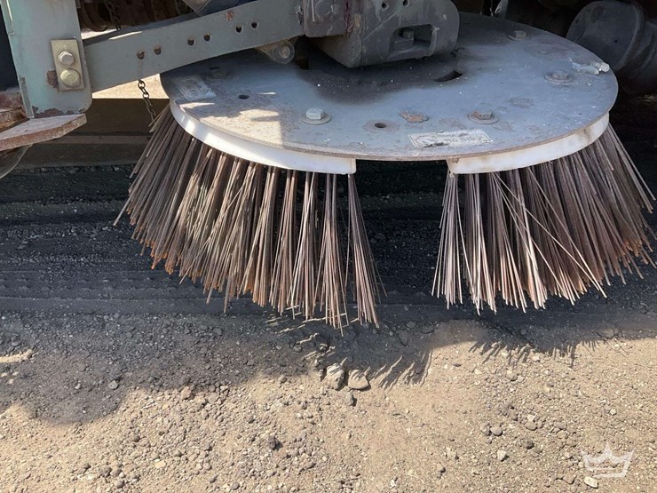 2018-freightliner-m2-106-image-32