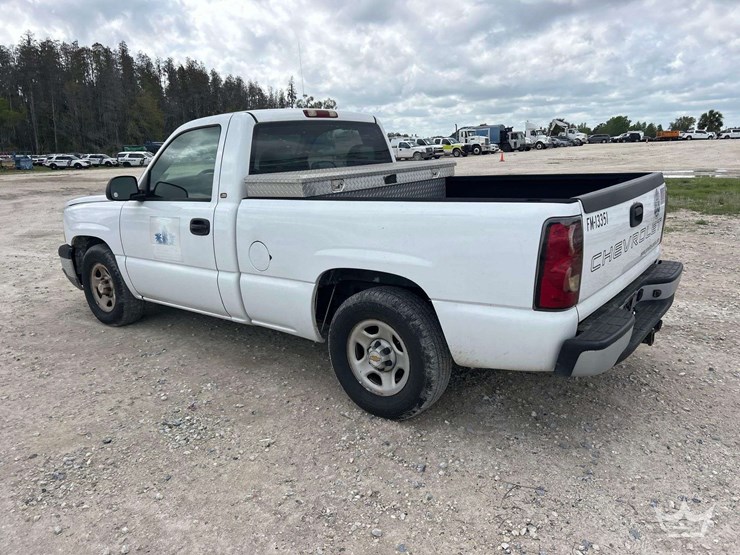 2004-chevrolet-silverado-1500-image-4