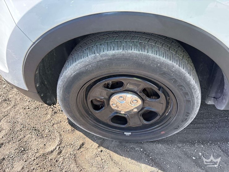 2015-ford-explorer-image-23