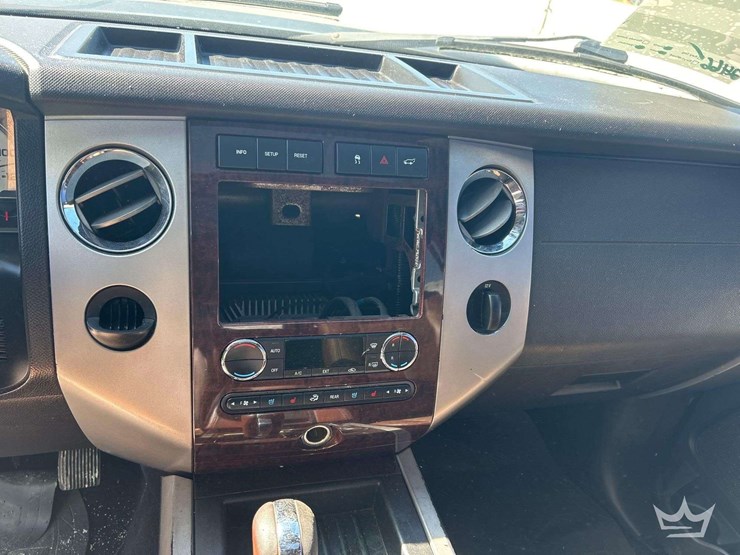 2011-ford-expedition-image-14