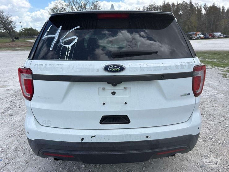 2017-ford-explorer-image-27