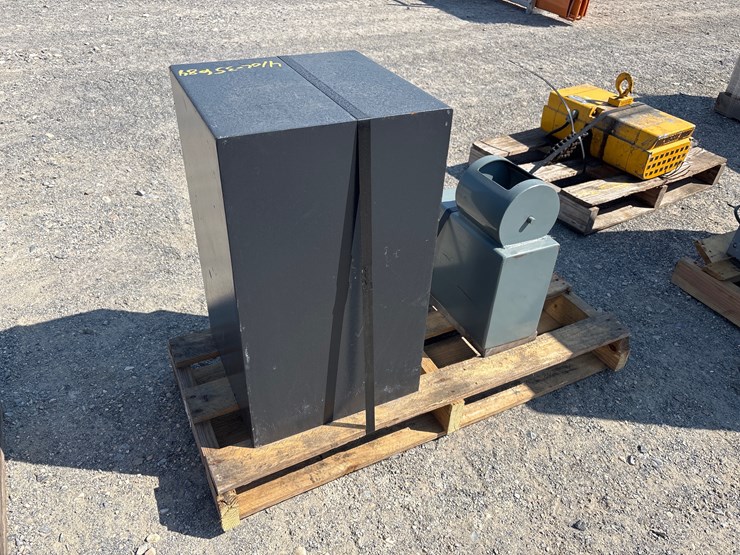 #8030-•-depository-safes-image-3