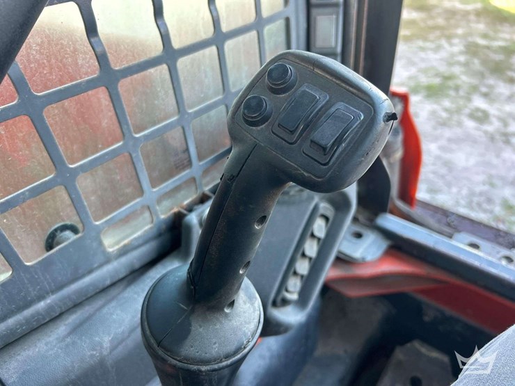 2016-kubota-ssv75-image-8