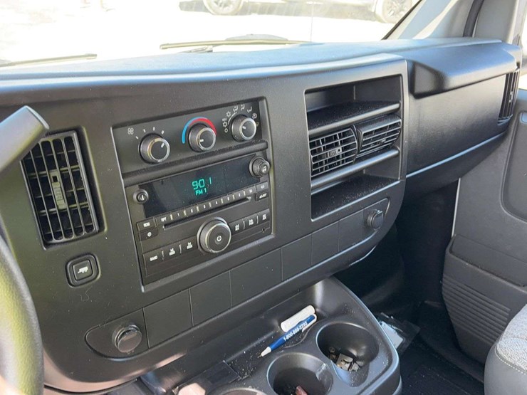 2010-chevrolet-express-3500-image-34