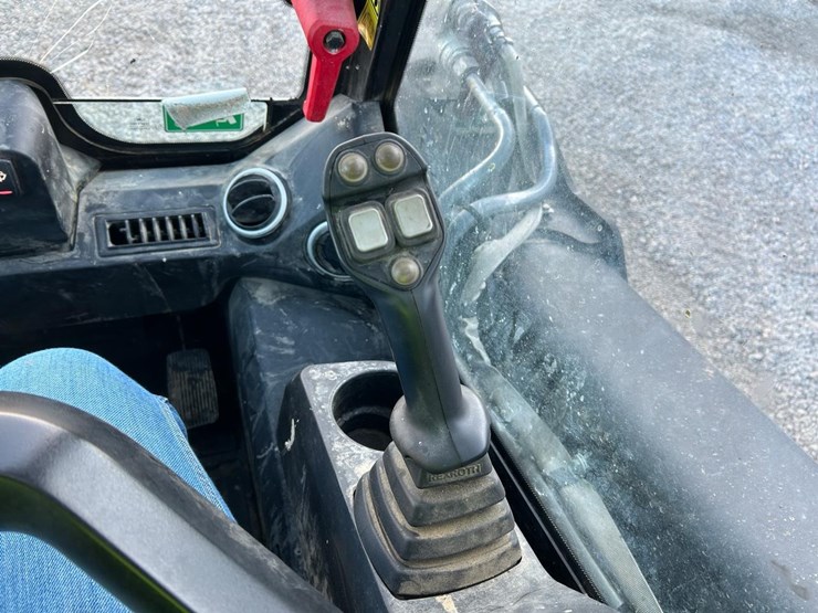 2018-jcb-270t-image-24