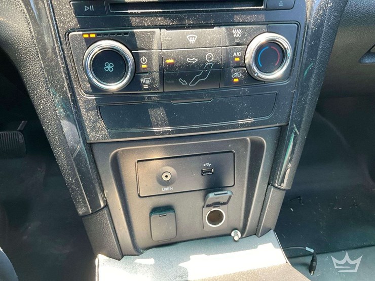 2016-ford-explorer-image-18