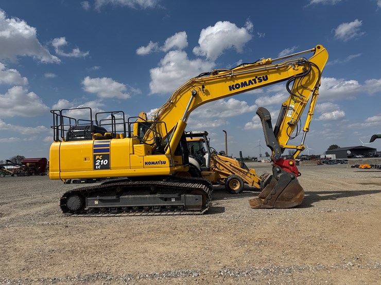 2023-komatsu-pc210-image-3