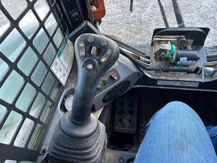 2022-bobcat-t870-image-22