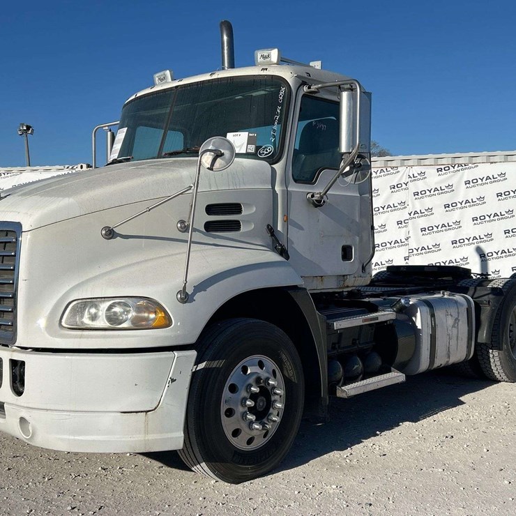 2013 Mack CXU613 T/A Day Cab Truck Tractor