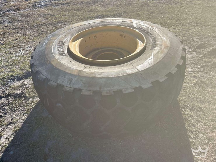 double-coin-23.5r25-tractor-tire-image-4