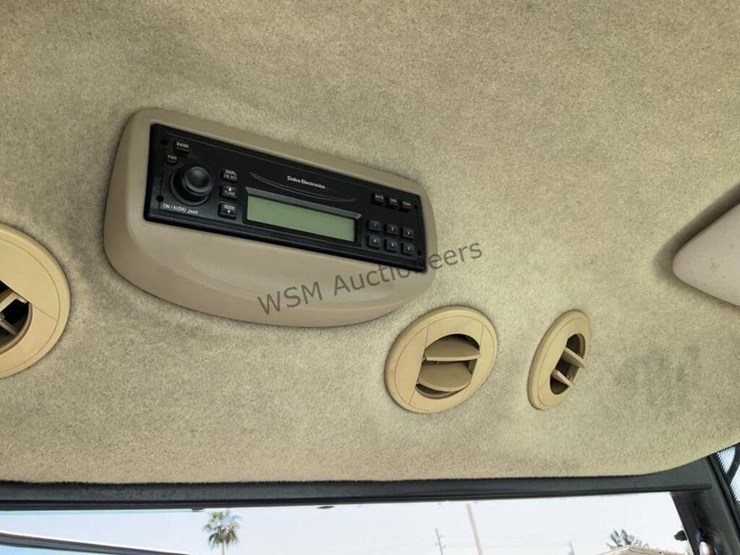 john-deere-3320-image-21