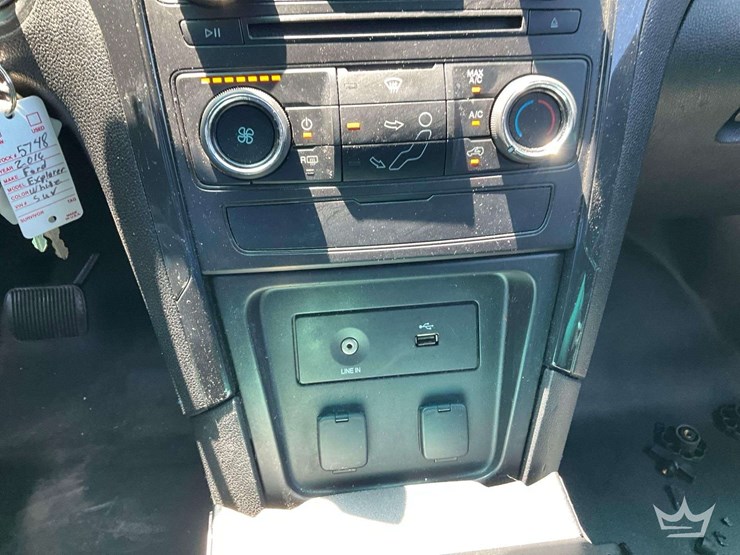 2016-ford-explorer-image-17