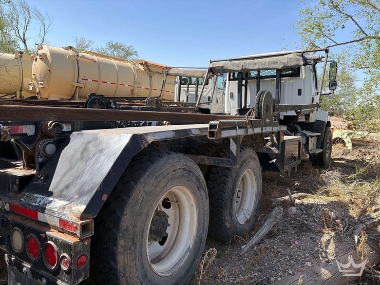 2016-freightliner-108sd-image-3