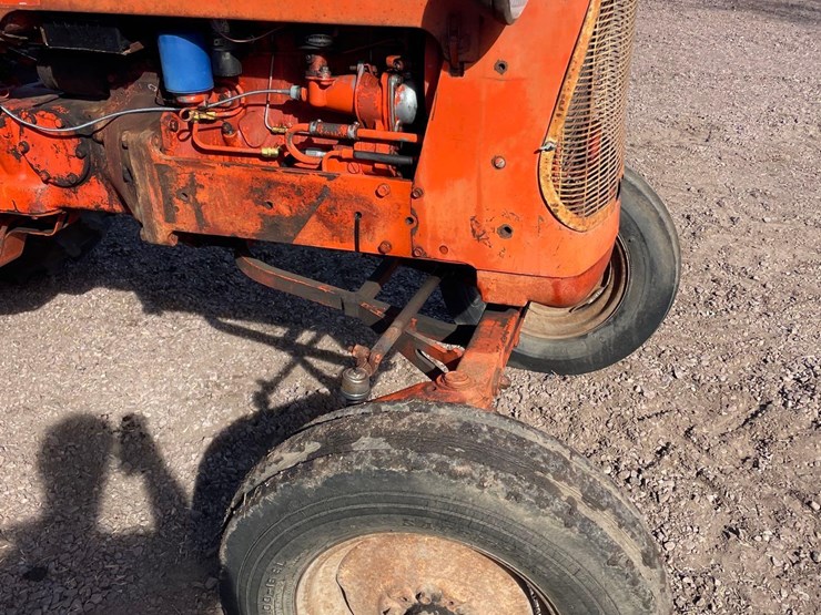 allis-chalmers-d15-2wd-tractor-image-11