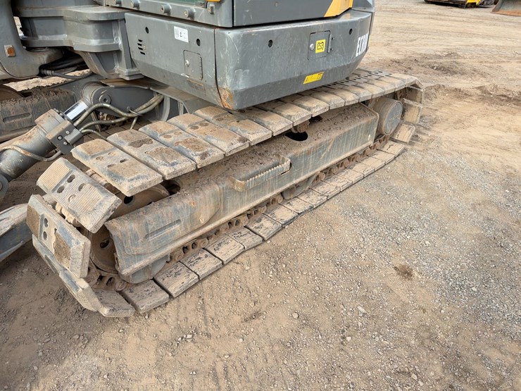 2016-volvo-ecr88d-image-32