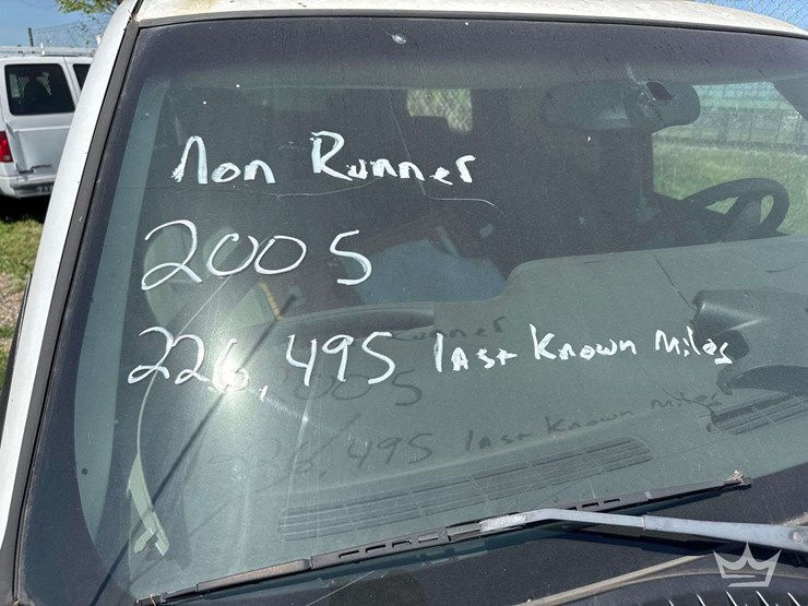 2005-chevrolet-suburban-image-7