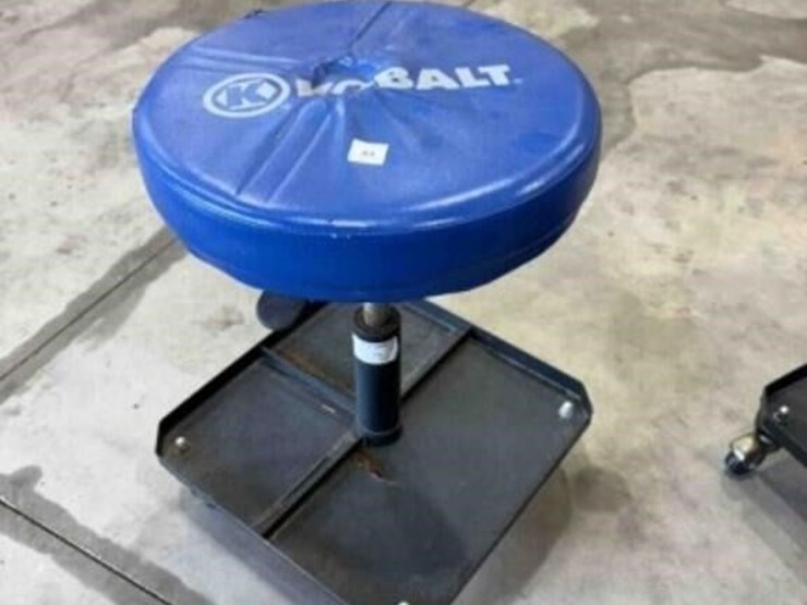 kobalt-rolling-mechanics-chair-image-2