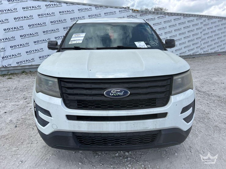 2017-ford-explorer-image-25