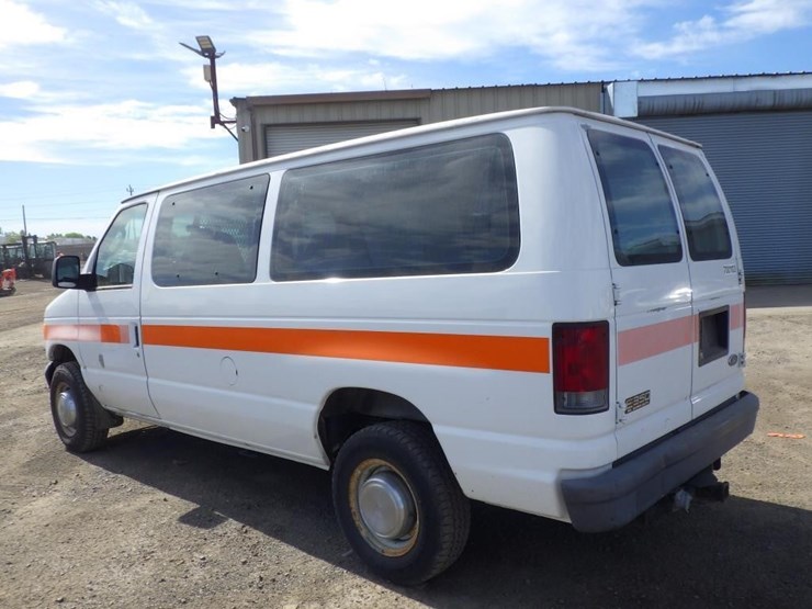 2004-ford-cargo-image-4