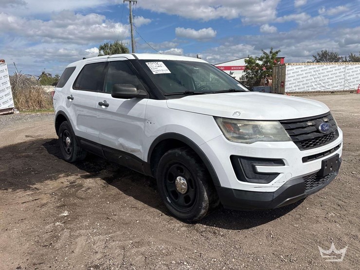 2016-ford-explorer-image-1