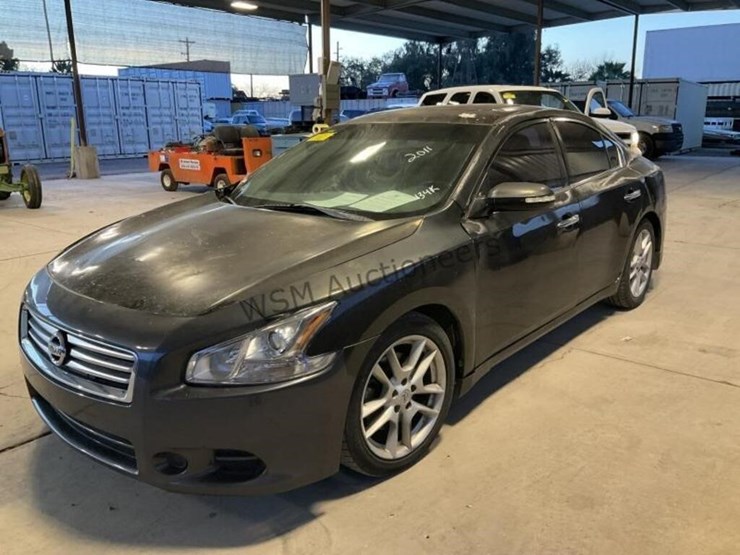 2011-nissan-maxima-sdn-image-4