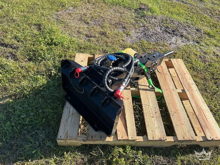 hydraulic-breaker-mini-skid-steer-attachment-image-3