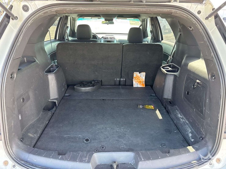 2015-ford-explorer-image-21