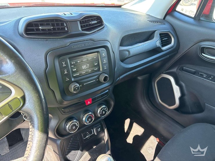 2015-jeep-renegade-image-16