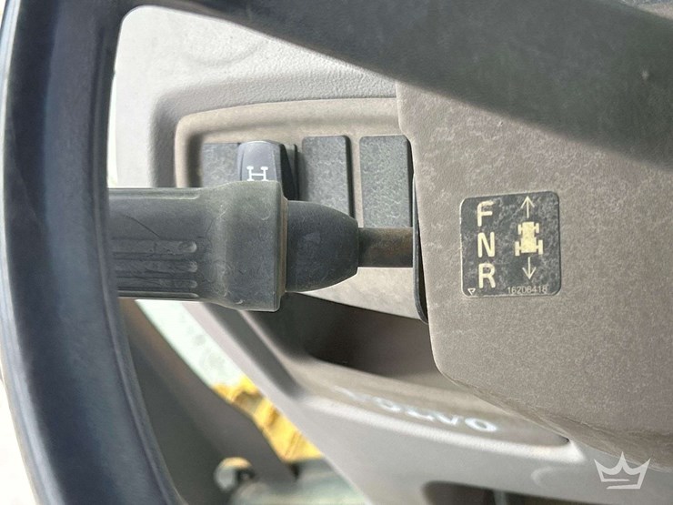 2013-volvo-bl70b-image-23