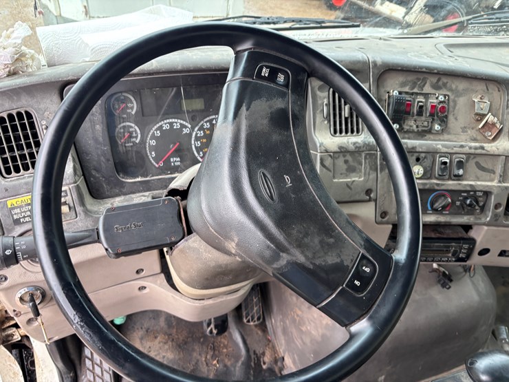 2009-sterling-l7500-image-14