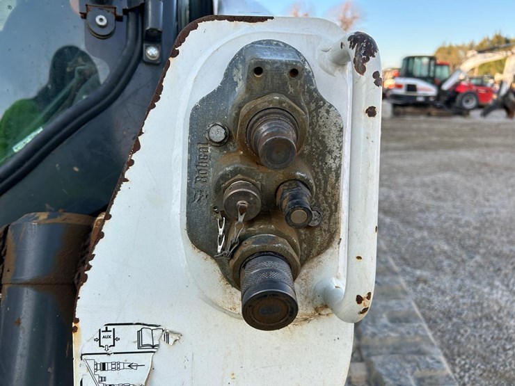 2022-bobcat-t870-image-11
