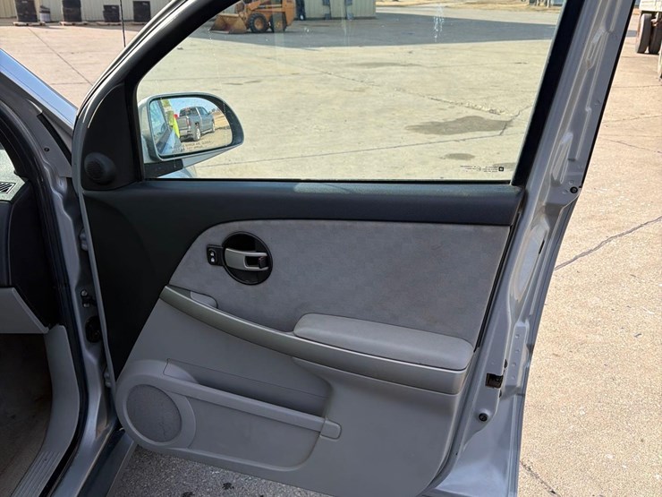 2006-chevrolet-equinox-image-37